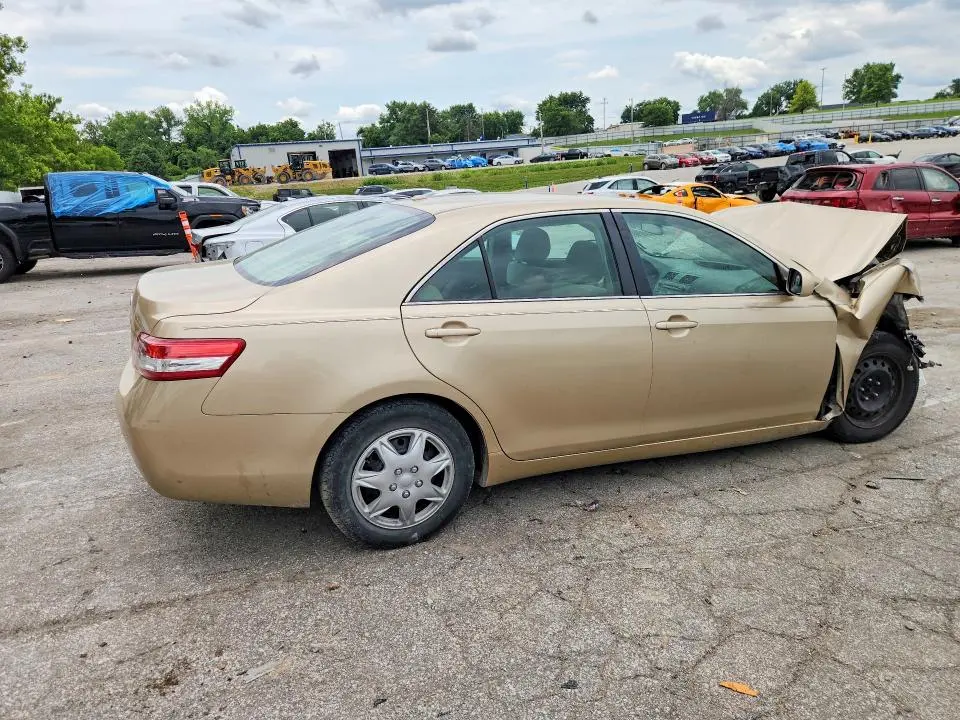 2011 TOYOTA CAMRY LE  