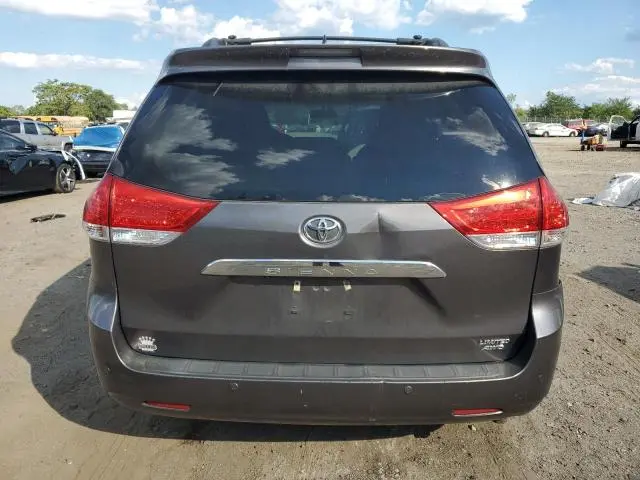 2014 TOYOTA SIENNA XLE  
