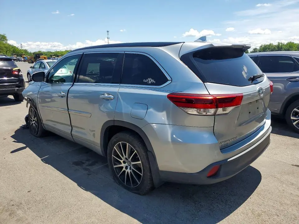 2017 TOYOTA HIGHLANDER SE  