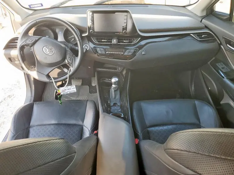 2020 TOYOTA C-HR XLE  
