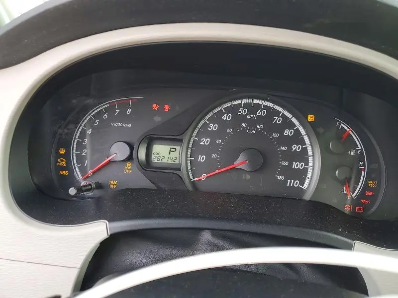 2011 TOYOTA SIENNA LE 8-PASSENGER  