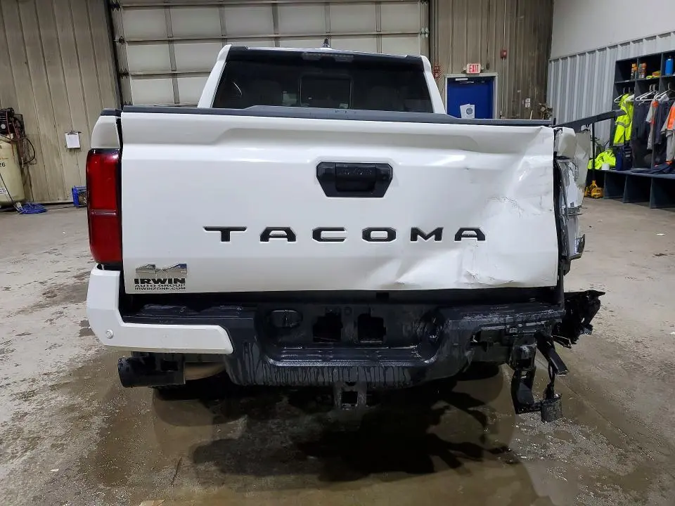 2025 TOYOTA TACOMA SR5  