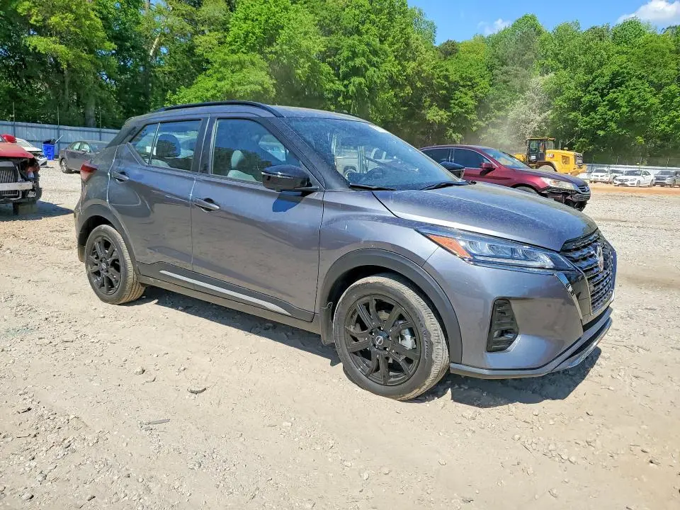 2023 NISSAN KICKS SR  