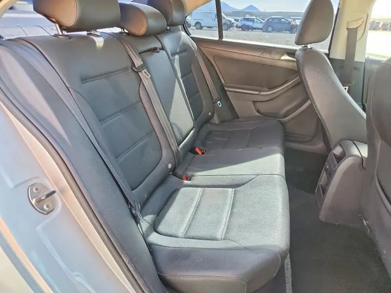 2012 VOLKSWAGEN JETTA SE  