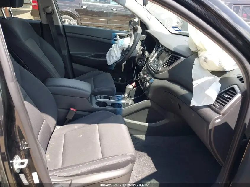 2017 HYUNDAI TUCSON SE