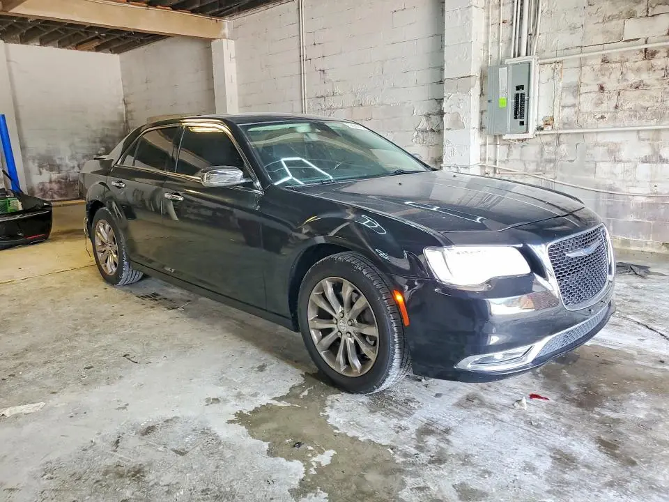 2017 CHRYSLER 300C   