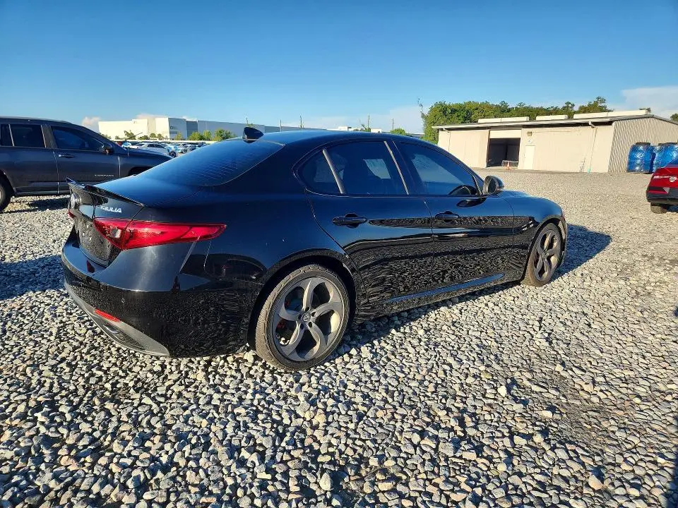 2017 ALFA ROMEO GIULIA   