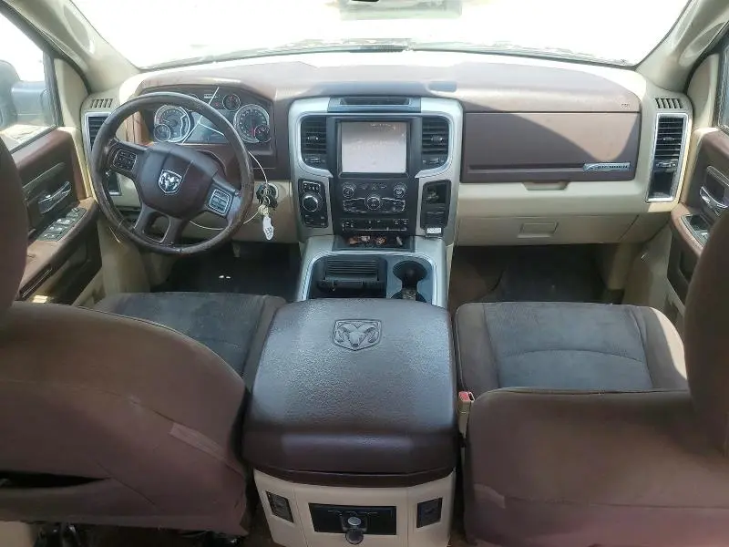 2016 RAM 1500 SLT  