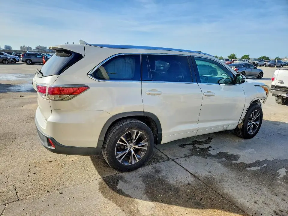 2016 TOYOTA HIGHLANDER XLE  