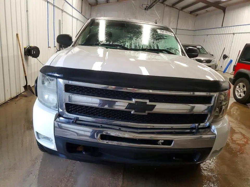 2011 CHEVROLET SILVERADO K1500 LT  