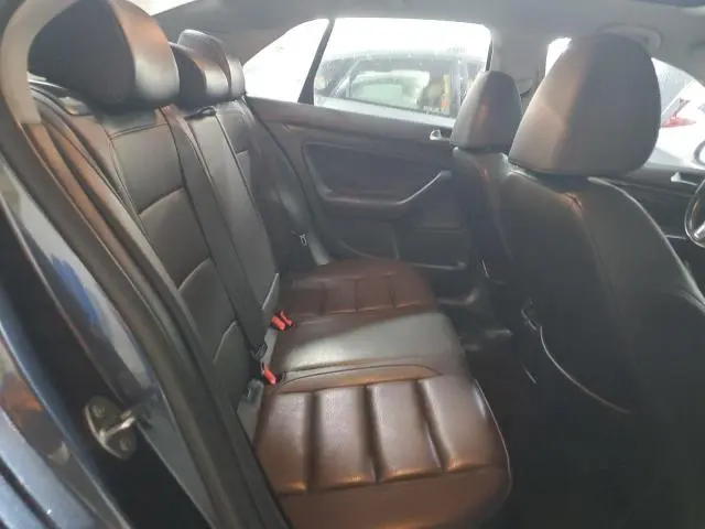 2010 VOLKSWAGEN JETTA SE  