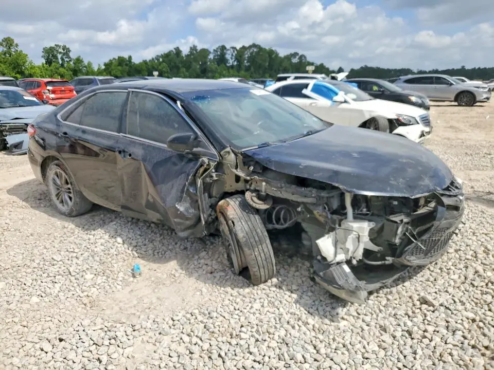 2016 TOYOTA CAMRY SE  
