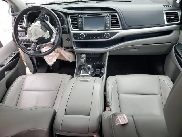 2018 TOYOTA HIGHLANDER SE  