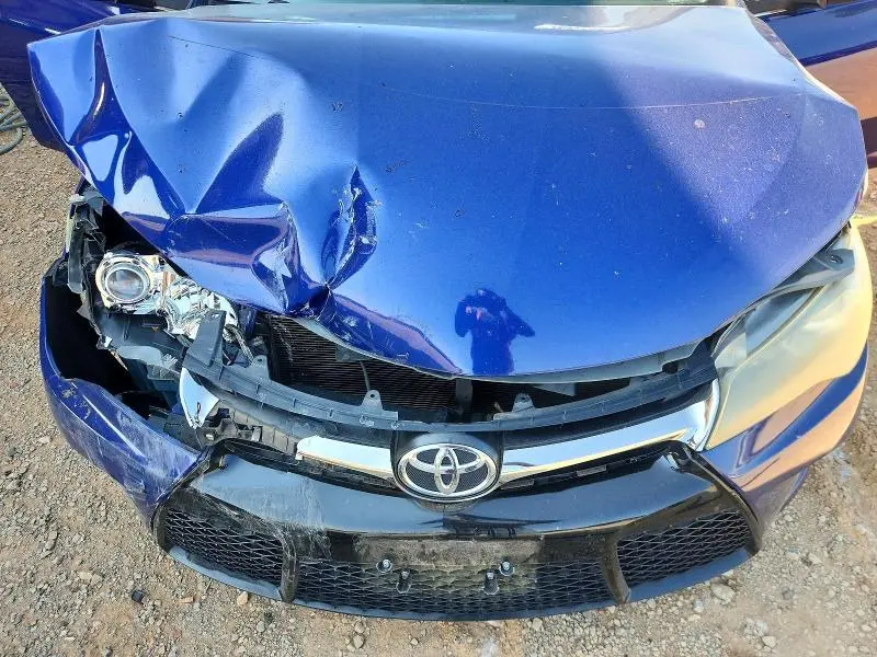 2015 TOYOTA CAMRY SE  