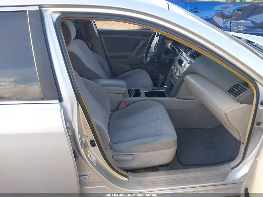 2011 TOYOTA CAMRY LE