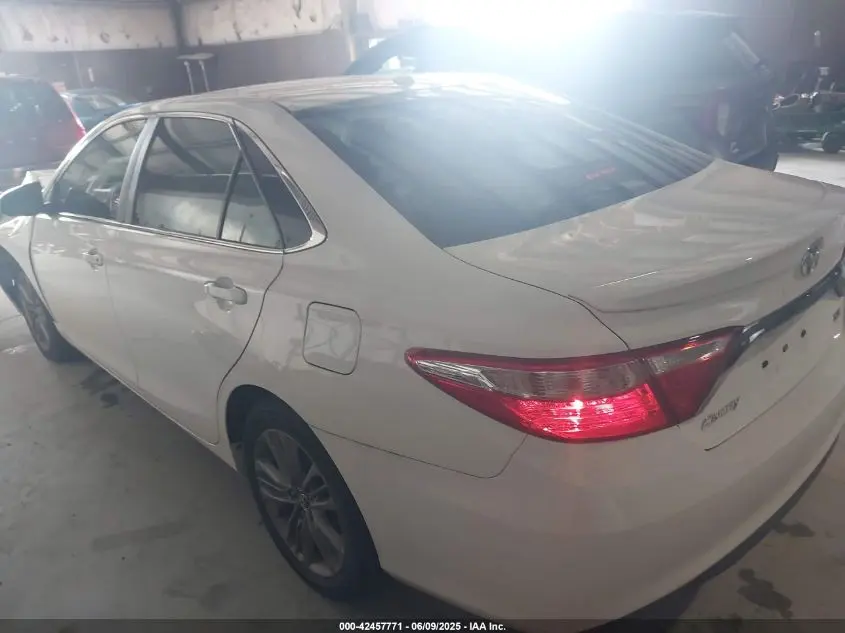 2015 TOYOTA CAMRY SE