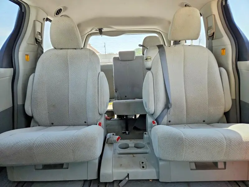 2011 TOYOTA SIENNA LE  
