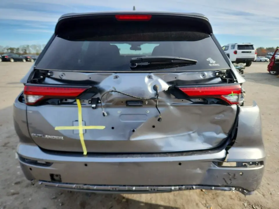 2022 MITSUBISHI OUTLANDER SE  