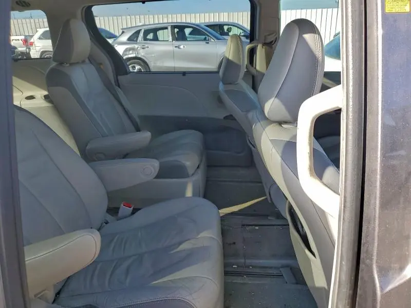 2014 TOYOTA SIENNA XLE  