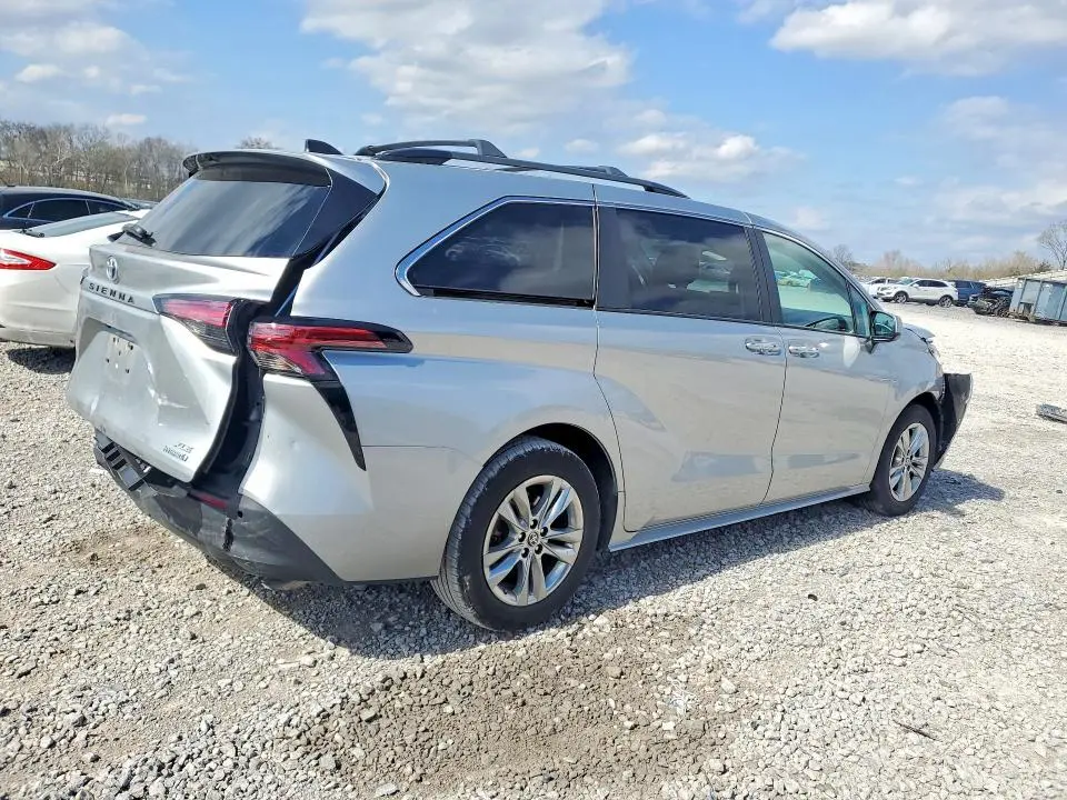 2022 TOYOTA SIENNA XLE 7-PASSENGER  