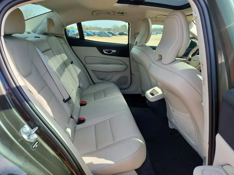 2020 VOLVO S60 T5 MOMENTUM  