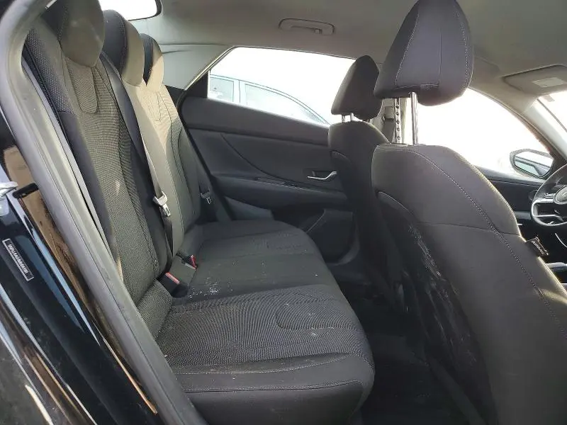 2021 HYUNDAI ELANTRA SE  