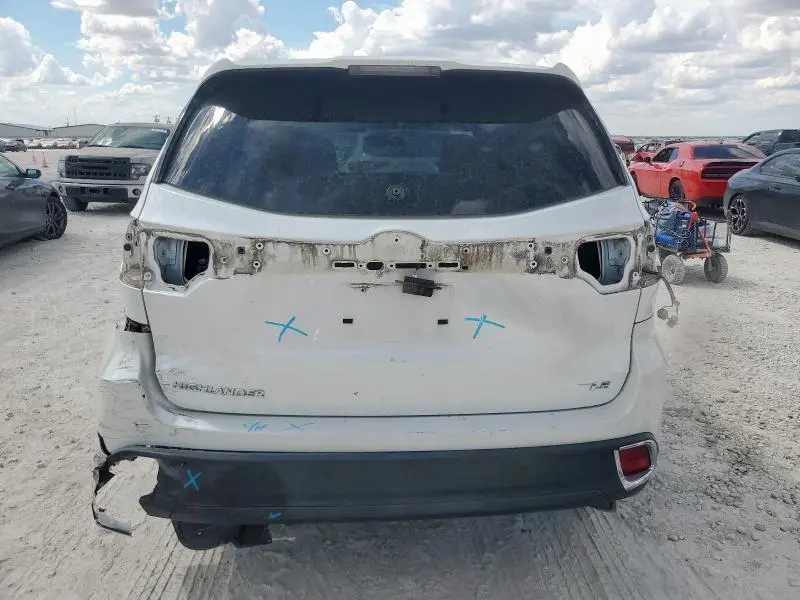 2015 TOYOTA HIGHLANDER LE  