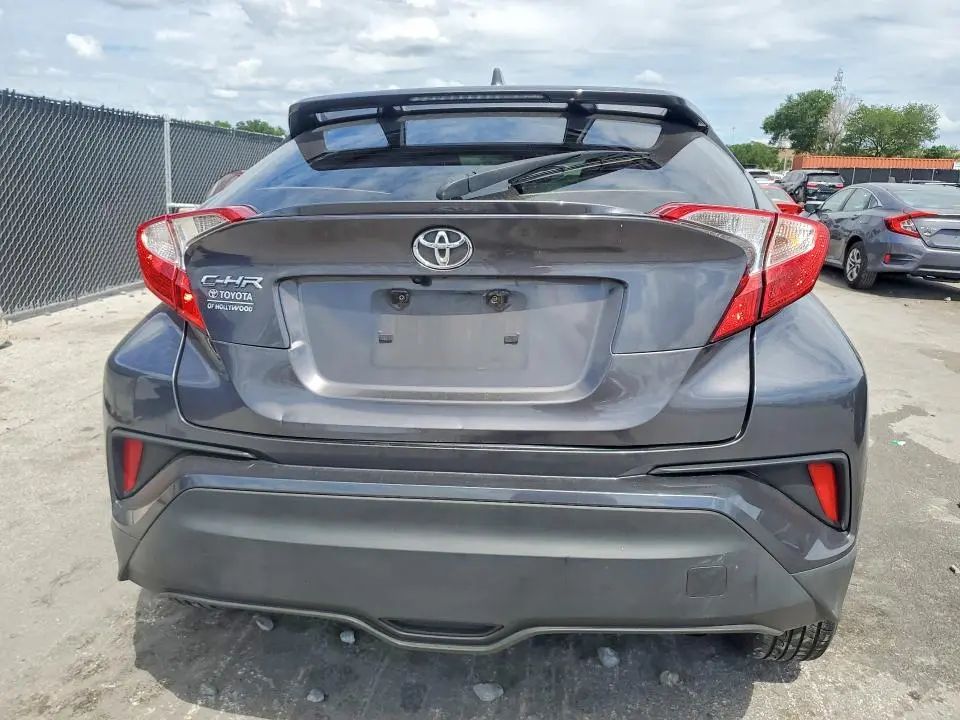 2020 TOYOTA C-HR LE  