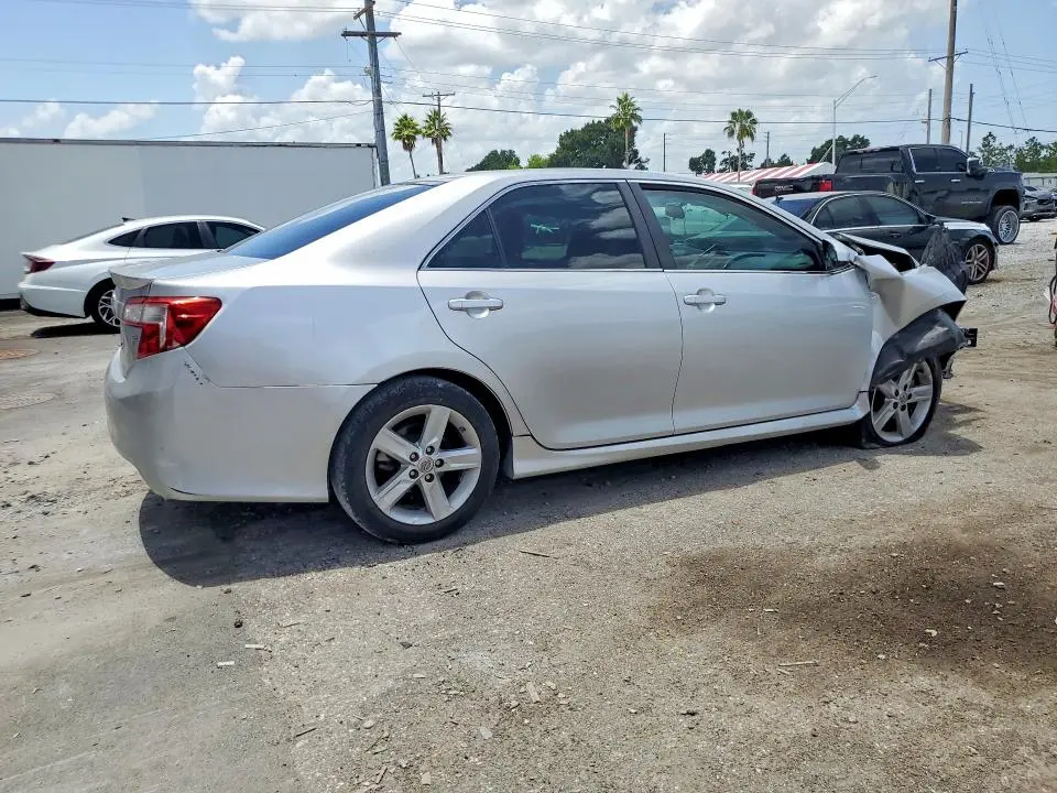 2013 TOYOTA CAMRY SE  