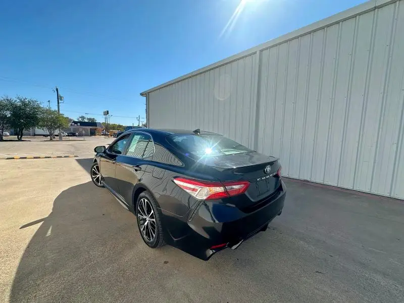 2020 TOYOTA CAMRY SE  