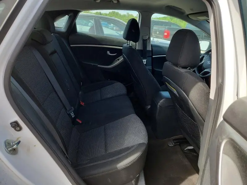 2017 HYUNDAI ELANTRA 4D   