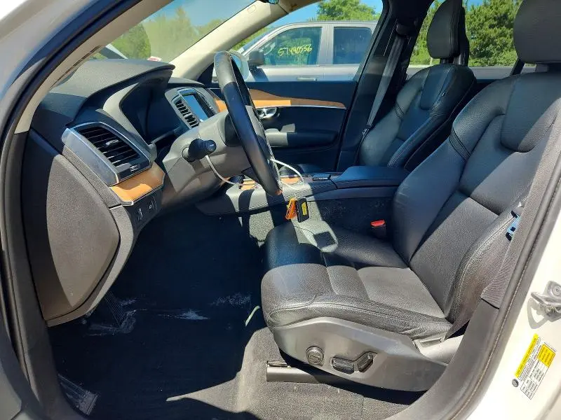 2021 VOLVO XC90 T6 MOMENTUM  