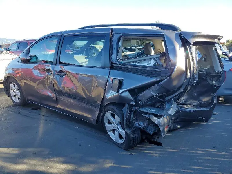 2014 TOYOTA SIENNA XLE  
