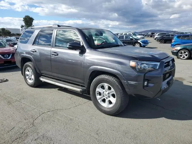 2022 TOYOTA 4RUNNER SR5  
