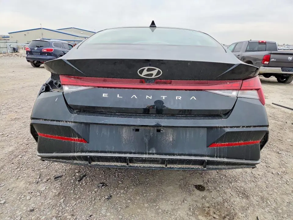 2025 HYUNDAI ELANTRA SEL  