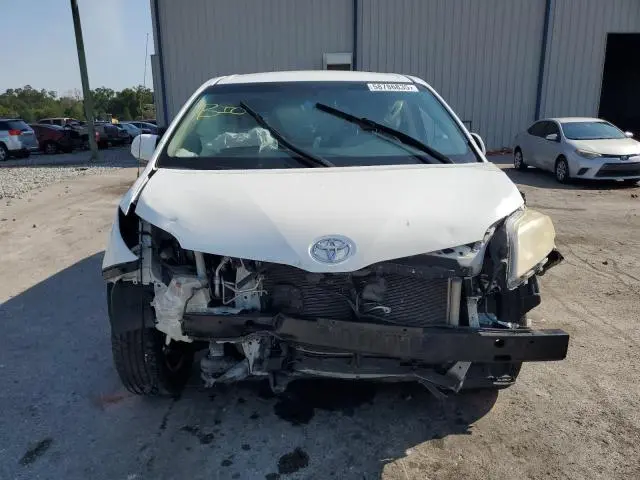 2014 TOYOTA SIENNA LE  
