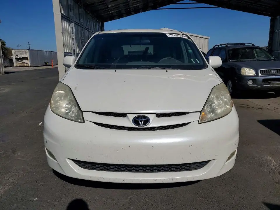 2010 TOYOTA SIENNA XLE  