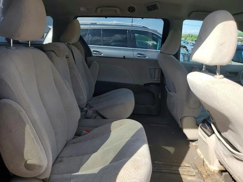 2014 TOYOTA SIENNA LE  