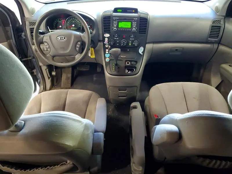 2011 KIA SEDONA LX  