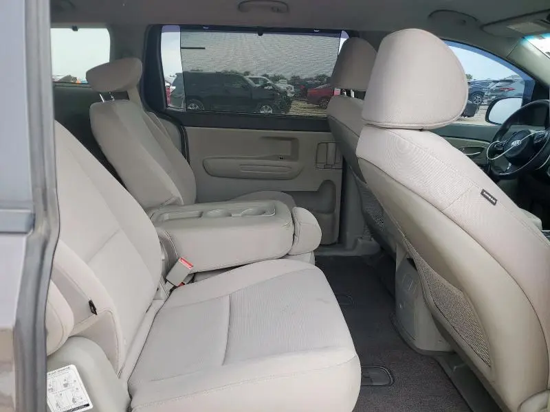 2015 KIA SEDONA LX