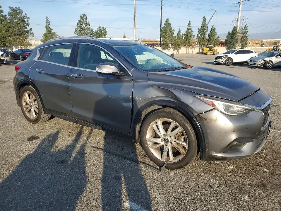 2019 INFINITI QX30 LUXE  