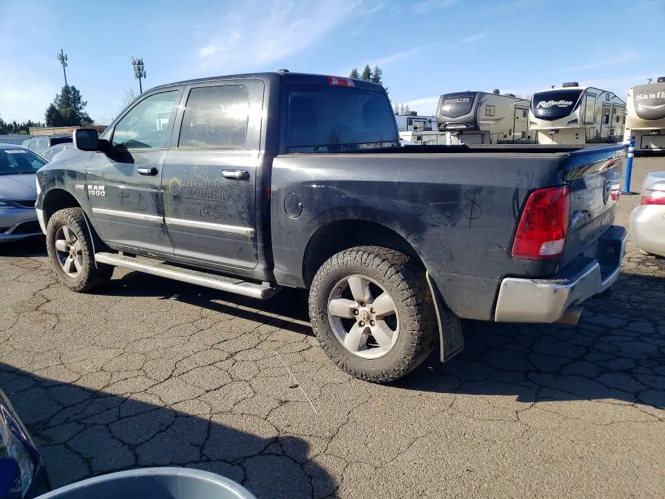 2016 RAM 1500 SLT  