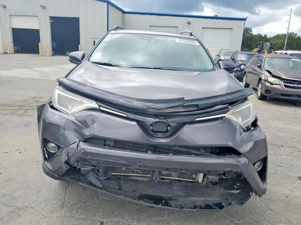 2017 TOYOTA RAV4 XLE  