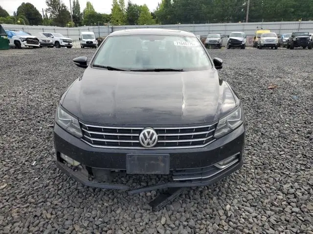 2016 VOLKSWAGEN PASSAT SE  