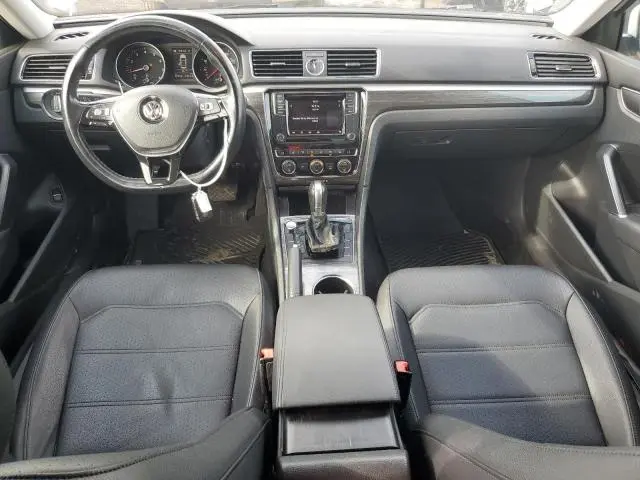 2017 VOLKSWAGEN PASSAT SE  