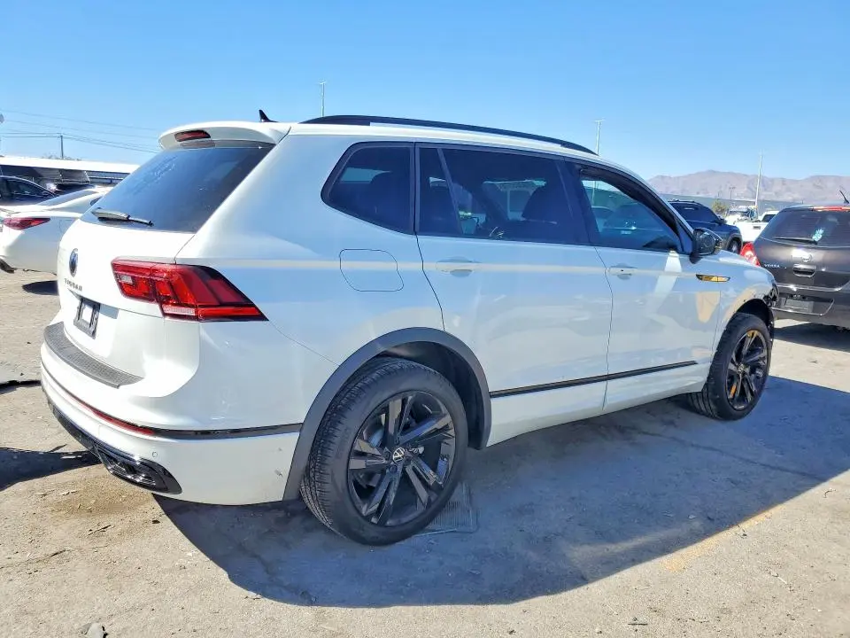 2024 VOLKSWAGEN TIGUAN SE R-LINE BLACK  