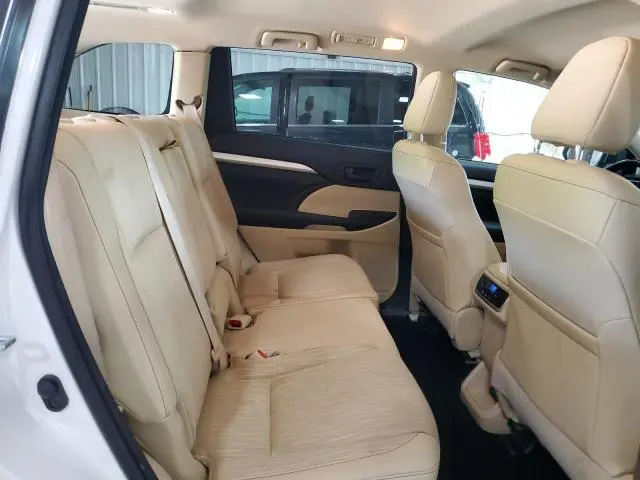 2015 TOYOTA HIGHLANDER LE  