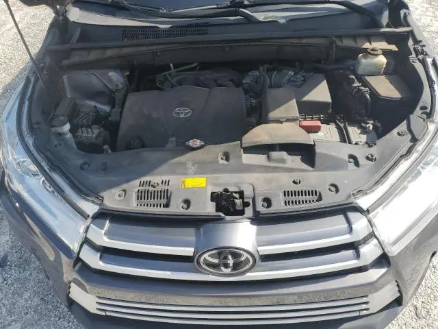 2018 TOYOTA HIGHLANDER SE  