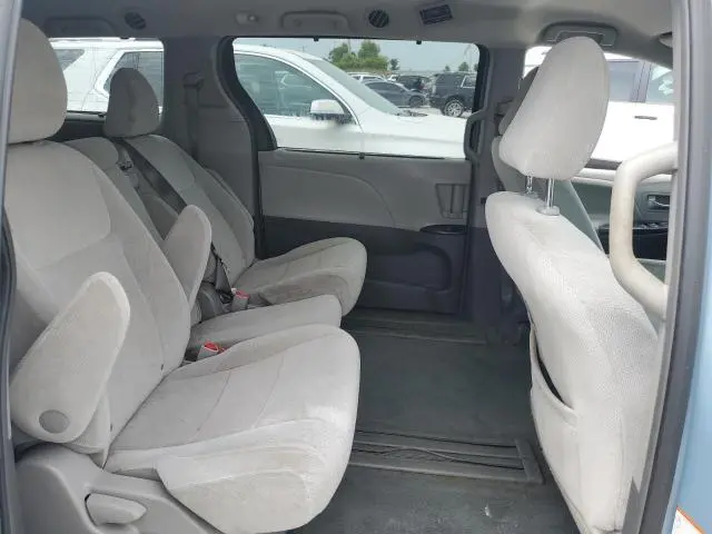 2016 TOYOTA SIENNA LE  