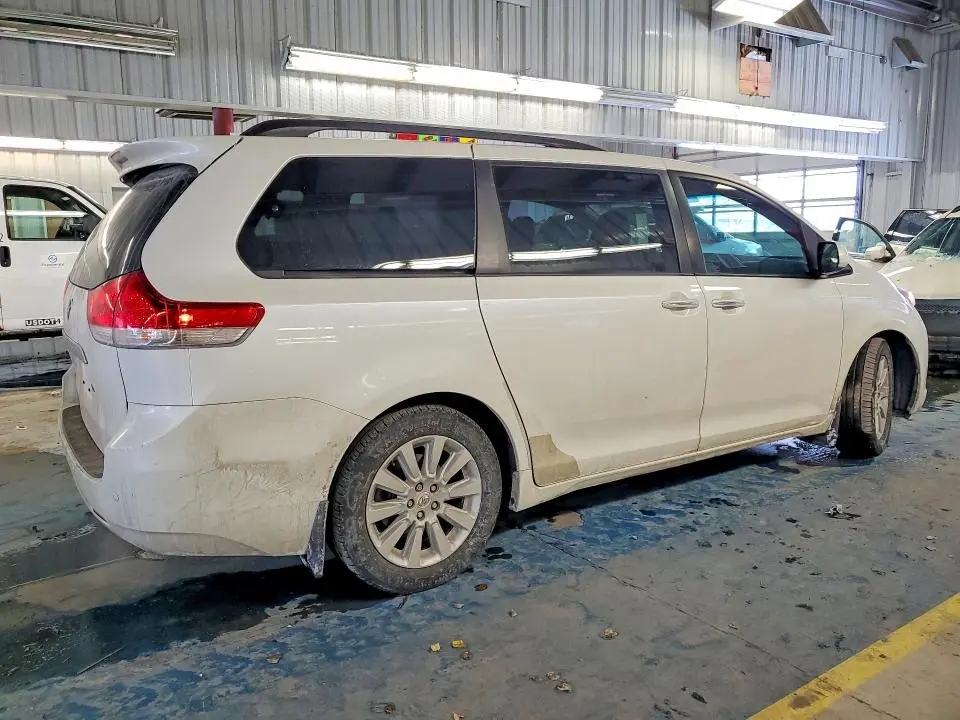 2012 TOYOTA SIENNA LIMITED PREMIUM 7-PASSENGER  